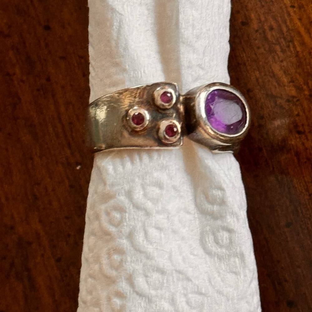 STUNNING - RARE STERLING SILVER RING by JORYEL VERA.  SIZE 7.